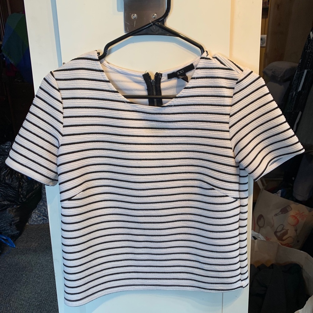 XXI black and white crop zip-tee